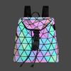 Al por mayor en el lugar Nueva Moda Mochila Luminosa Mochila con Relieve Geométrico Mochila Versátil de Color Degradado Tamaño Pequeño
