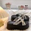 Pantuflas de Suela Gruesa para Mujer para Usar en la Playa, Versátiles con Sandalias, Plateado de Celebridad de Internet con Falda, Estilo Coreano Cruzado Negro Universal
