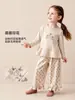 Ropa Infantil Amila 2026 Nuevas Llegadas de Invierno Niñas Estampado de Dibujos Animados Ropa de Casa Conjunto de Pijama con Volantes para Niños