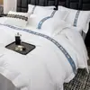 Conjunto de Roupa de Cama Estilo Hotel e B&B de Quatro Peças, Capa de Edredom Branca Pura Específica para Hotel, Conjunto de Lençóis de Três Peças, Lençóis de Elástico para Venda por Atacado