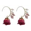 Aretes de Rosa de Perla de Agua Dulce Alienígena Temperamento Popular en Internet Aretes de Flor Eterna Moda Pequeño Fresco Gancho para Oreja de Cristal de Fresa
