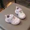 Tênis esportivos infantis para meninos, novos sapatos de malha para primavera e outono, sola macia antiderrapante, malha respirável, sapatos casuais para meninas