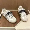 Zapatos Blancos Casuales Versátiles para Mujer 2026 Otoño/Invierno Nuevos Ligeros Transpirables Más Vendidos Zapatos Forrest Gump para Mujer Personas Bajas Zapatos de Entrenamiento Alemanes