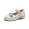 Zapatos de tacón alto pequeños de cuero elegantes para niñas 2026 verano y otoño nueva moda zapatos Mary Jane de tacón grueso poco profundos con pedrería