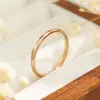 Anel Completo de Diamante em Aço Titânio para Mulheres, Não Desbota, Fashion, Luxo Leve, Estilo Popular de Celebridade da Internet, Anel Fino Simples, Anel de Dedo