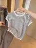 Design clássico francês de listras pretas e brancas, blusa de tricô elegante e versátil de manga curta, gola redonda, caimento justo, comprimento cropped