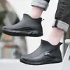 Botas de lluvia impermeables y antideslizantes, engrosadas y duraderas, diseño de caña corta, modernas, cálidas, con suelas gruesas, estilo para hombre, forradas de polar, botas de pesca ligeras