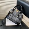 Bolso de mano simple de moda popular de este año 2023 Verano para damas, temperamento suave, bandolera, bolso tipo concha, tendencia