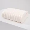 Toalha de rosto listrada lisa de lã coral, atacado, absorvente de fiapos, espessada, para homens e mulheres