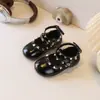 Zapatos de Cuero con Tachuelas de Moda para Niñas 2026 Primavera y Otoño Nuevo Estilo Coreano Zapatos de Princesa de Cuero Brillante Zapatos de Baile de Boca Baja