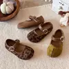 Sapatos Birkenstock para meninas, coleção primavera/outono 2026, sapatos pequenos de couro da moda com estampa de leopardo, sapatos de sola única estilo retrô para crianças, tamanhos médios e grandes, sapatos casuais