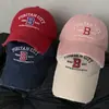 Boné de Baseball Tendência Retro Desgastado Estilo Coreano para Mulheres com Bordado de Letra, Chapéu Desgastado de Topo Macio Que Faz o Rosto Parecer Menor, Boné de Bico