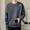 Sudadera para hombre para primavera y otoño, top bordado de moda, camiseta elegante de manga larga con cuello redondo, nuevo modelo 2026, camiseta interior