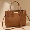 Bolso de Moda Primavera/Verano 2026: Bolso Tote de Cuadros Simples con Bordado de Diamantes, Bolso de Mano con Textura Tejida Única