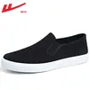 Sapatos masculinos slip-on para puxar 2026 novos sapatos de malha fina respirável de verão com solas macias, sapatos leves de tecido Old Beijing para homens