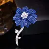 Broche floral luxuoso e primorosamente trabalhado com adornos completos de diamantes, alfinete elegante e delicado para ternos, uso diário, trajes formais e ocasiões noturnas, corsage versátil