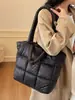 Bolso Grande de Capacidad para Mujer, de Alta Gama, Moderno y Versátil, Bolso de Hombro o Axila, Bolso Tote Sencillo Casual para el Día a Día
