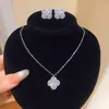 Collar con Colgante Redondo de Circonita Super Brillante Set de Joyería Versátil de Lujo Ligero de Alta Gama Moda Exquisita Aretes de Botón Temperamento para Mujeres