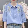 Nova camisa feminina de verão versátil de corte slim com mangas médias, estilo coreano vintage artístico com gola de lapela bordada em algodão e linho, blusa de manga curta