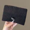 Gorro de lana popular para mujer, invierno 2023, nuevo gorro de punto cálido de moda para mujer, orejeras, gorro frío, moda
