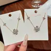 Collar de Trébol de Cuatro Hojas con Incrustaciones Completas de Diamante, Cadena para Clavícula de Trébol de la Suerte, Lujo Ligero, Sensación de Alta Gama, Joyería Elegante, Collar Exquisito y Sencillo
