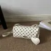 Nova Bolsa de Braço Estilo Francês de Nicho para Mulheres Verão 2026, Bolsa Baguete da Moda com Bolinhas em Formato de Coração Tendência, Atacado de Bolsas Femininas