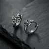 Pendientes de Flor Cruzada de Nuevo Estilo Transfronterizos para Hombres, Pendientes de Acero de Titanio de Moda con Diseño Retro para Mujeres, Accesorios Versátiles de Alta Gama