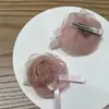 Presilha de Cabelo Nova Estilo Coreano para o Início da Primavera com Flores de Rosa em Renda Rosa para Mulheres, Presilha Jacaré Suave e Versátil, Acessório de Cabelo Atmosférico