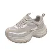 Zapatos de plataforma de alta gama 2026 para aumentar la altura, zapatillas nuevas para mujer, zapatillas tipo dad de caña baja con suela gruesa, zapatillas deportivas casuales elegantes para mujer