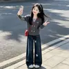 Conjunto de Cardigan de Tricô Duas Peças Estilo College para Meninas Outono 2026 Nova Moda Jeans para Meninas Primavera e Outono