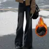 Calças jeans pretas cinza com forro de fleece e espessadas, não grudam, levemente boca de sino, novas para outono e inverno femininas, cintura alta, modelagem solta que afina, comprimento total
