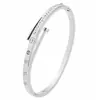 Selección transfronteriza de pulseras de acero inoxidable con diamantes, patrón romano de cruz anudada, joyería versátil de nicho para mujer