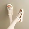 Sandalias de Moda con Suelas Gruesas, Cómodas para Usar al Aire Libre, Nuevas Sandalias Planas de Una Correa para el Verano 2026, Adecuadas para que las Estudiantes las Combines con Vestidos, Zapatos de Mujer