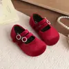Sapatos para bebês e crianças pequenas 2026 primavera novo estilo sapatos de veludo de princesa para meninas com fivela de strass e bico de manga sapatos rasos simples para crianças