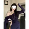 Vestido de un hombro azul marino Xin Selection para mujer con un solo lazo lateral, fruncido en la cintura, plisado, abertura, corte ajustado, estilo largo