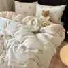 Conjunto de quatro peças estilo Ins de desenho animado em veludo de leite super macio e aderente conjunto de três peças espesso e quente outono e inverno antiestático sem formação de bolinhas