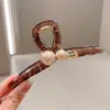 Pinza de Agarre de Perla y Diamante Estilo Coreano Elegante Lujo Ligero Perla Pinza de Tiburón Grande Color Maillard Accesorios para el Cabello para Sujetar la Mitad del Cabello