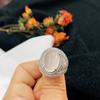 Anillo de Piedra Preciosa Ágata Blanca Congelada de Lichi, Anillo Chapado en Plata 925 Incrustado con Calcedonia Blanca de Hielo Alto, Blanco Hielo con un Efecto Luminoso, Anillo para Hombre