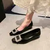 Zapatos de vestir de alta gama estilo francés con pedrería para mujer, nuevos versátiles para otoño e invierno 2026, tacón grueso, punta cuadrada, elegantes zapatos de un solo color