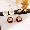 Pendientes Redondos Geométricos de Abeja Aguja Plateada Estilo Retro Francés Pendientes Sencillos Pendientes de Diseño Nicho Venta al por Mayor para Mujeres