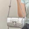 Bolso Plateado para Mujer 2026 Nuevo Diseño de Nicho de Moda Bolso de Hombro Bajo el Brazo con Cadena Textura de Alta Gama Bolso Pequeño Cruzado para Mujer