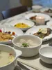 Conjunto de Louça Jingdezhen para Casa 2026 Novo Modelo Cerâmica Estilo Japonês Tigelas e Pratos Domésticos Utensílios de Mesa