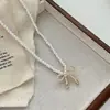 Collar de Perlas con Colgante de Lazo para Mujer 2025 Nuevo Diseño de Nicho Lujo Ligero Gama Alta Versátil Cadena para el Cuello Cadena de Clavícula