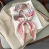 Pañuelo Cuadrado Pequeño de Óleo sobre Lienzo, Pañuelo de Seda para Mujer, Adecuado para Primavera, Otoño e Invierno, para Madres para Combinar con Camisas, Protección para el Cuello, Bufanda para el Cuello, Pañuelo de Gasa 70X70