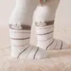 Meias de bebê, coleção de inverno, 2026, meias para recém-nascidos e bebês, com forro de fleece e espessadas, unissex, meias quentes para meninos e meninas, comprimento até a panturrilha, design fofo