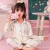 Nuevos Pijamas Infantiles 2026 para Primavera y Otoño, Estilo Delgado de Algodón Nube de Manga Larga, Ropa de Casa Moderna de Otoño para Niñas y Niñas Pequeñas