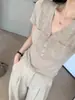 Camiseta de punto de lino con cuello en V de manga corta para mujer, estilo Old Money, ambiente de verano, elegante y ajustada, top casual de hombro normal