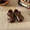 Sapatos de Couro Versáteis Estilo Floresta Vintage para Meninas 2026 Primavera e Outono Novos Sapatos Mary Jane Baixos de Solado Macio Estilo Princesa para Crianças Pequenas