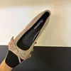 20256 Primavera Nuevo Estilo Gamuza Punta Cuadrada Lazo Parche Deslizables Versátiles Zapatos de Ballet para el Trabajo para Mujer