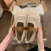 Sapatos Mary Jane Tecidos Vazados Super Quentes 2026 Novo Estilo Primavera/Verão Confortáveis Respiráveis Perfurados Sapatos de Uma Sola com Uma Fivela Solado Grosso